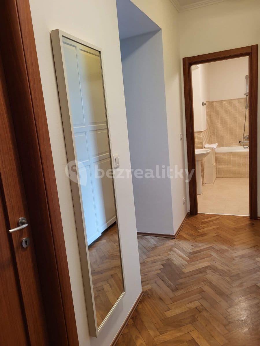 Prenájom bytu  45 m², Koubkova, Praha, Praha