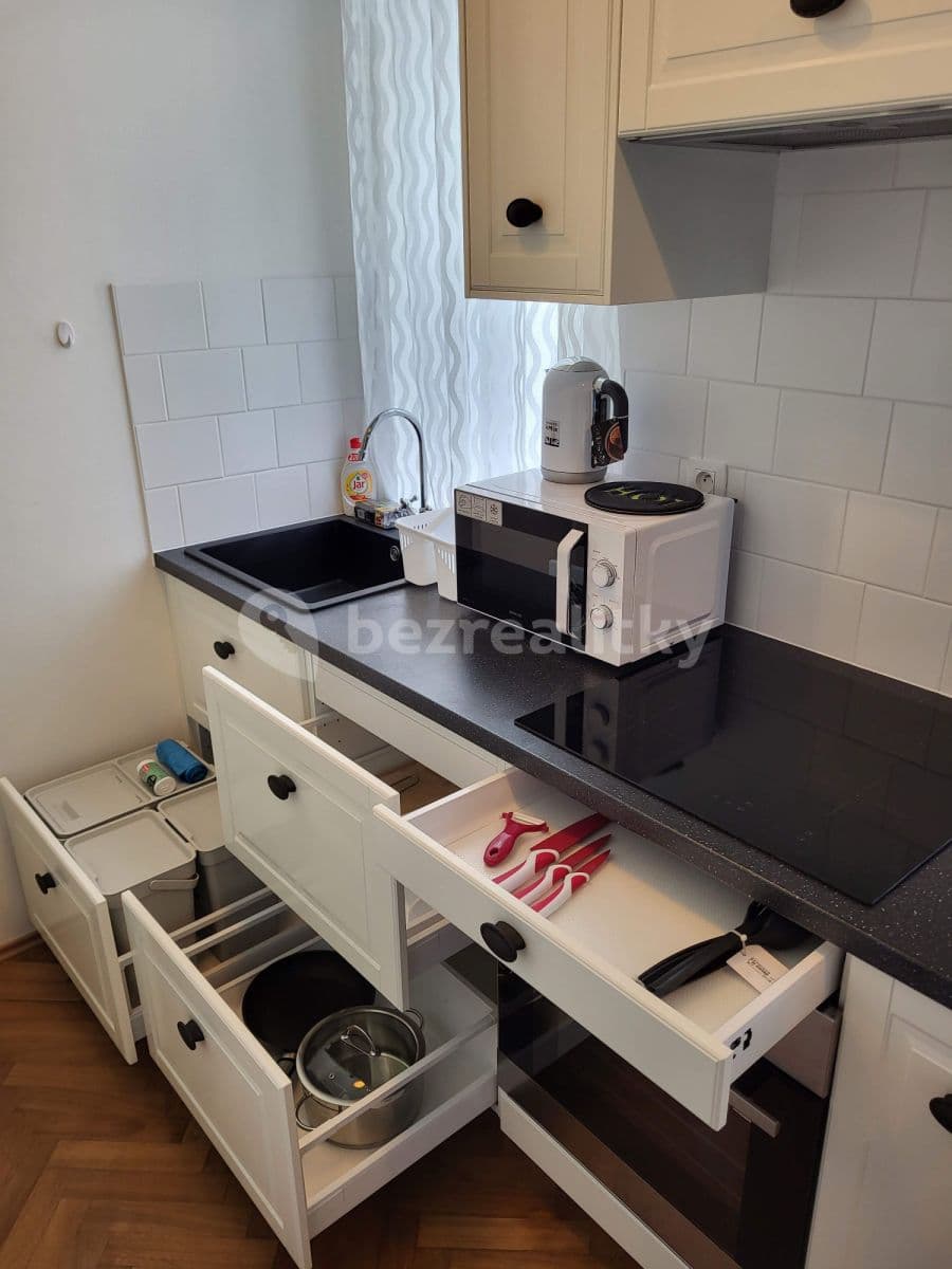 Prenájom bytu  45 m², Koubkova, Praha, Praha