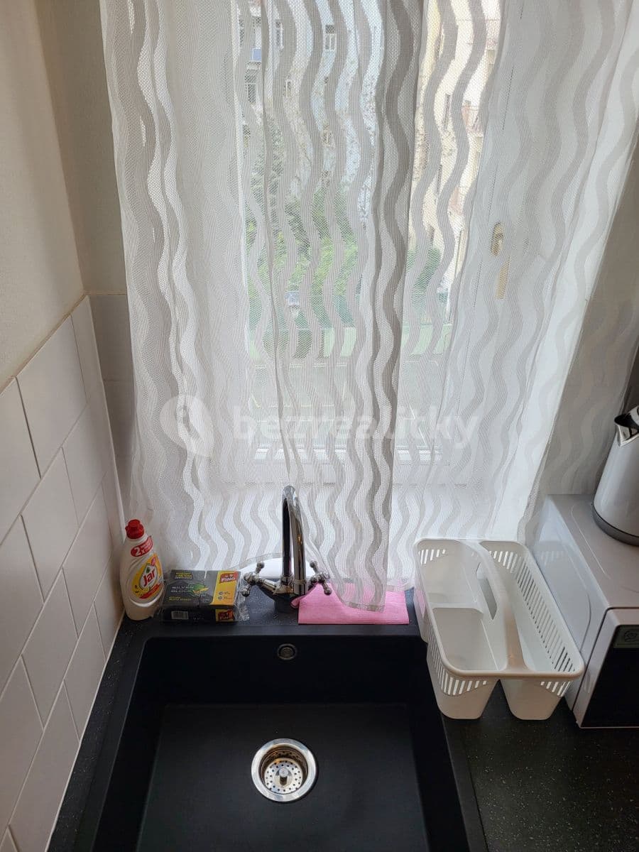 Prenájom bytu  45 m², Koubkova, Praha, Praha