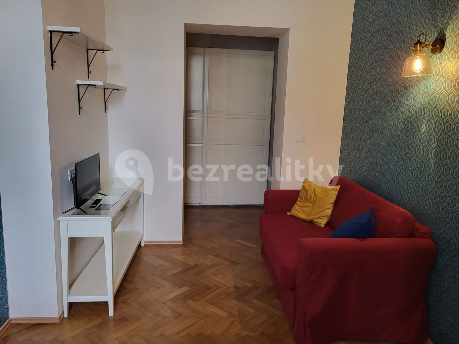 Prenájom bytu  45 m², Koubkova, Praha, Praha
