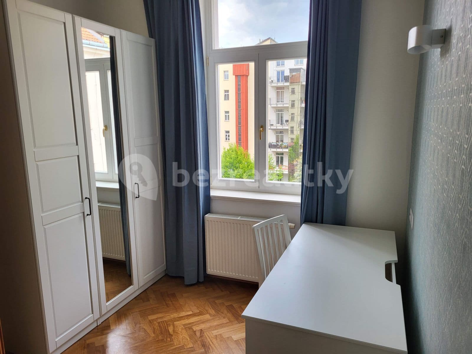 Prenájom bytu  45 m², Koubkova, Praha, Praha