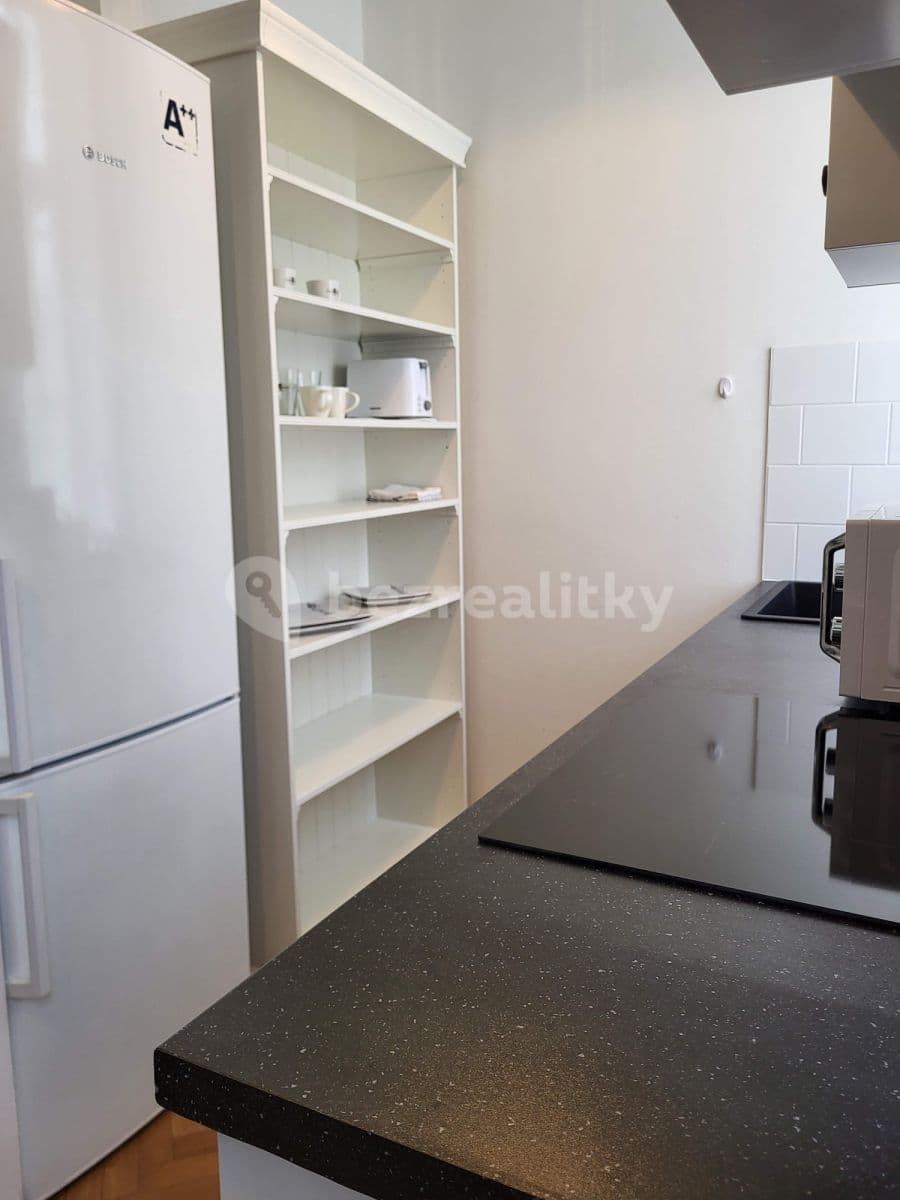 Prenájom bytu  45 m², Koubkova, Praha, Praha
