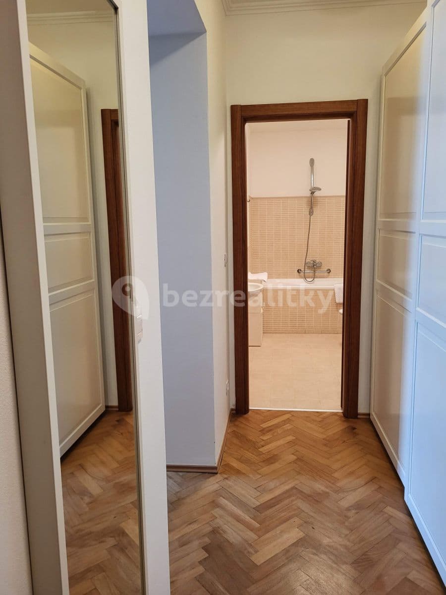 Prenájom bytu  45 m², Koubkova, Praha, Praha