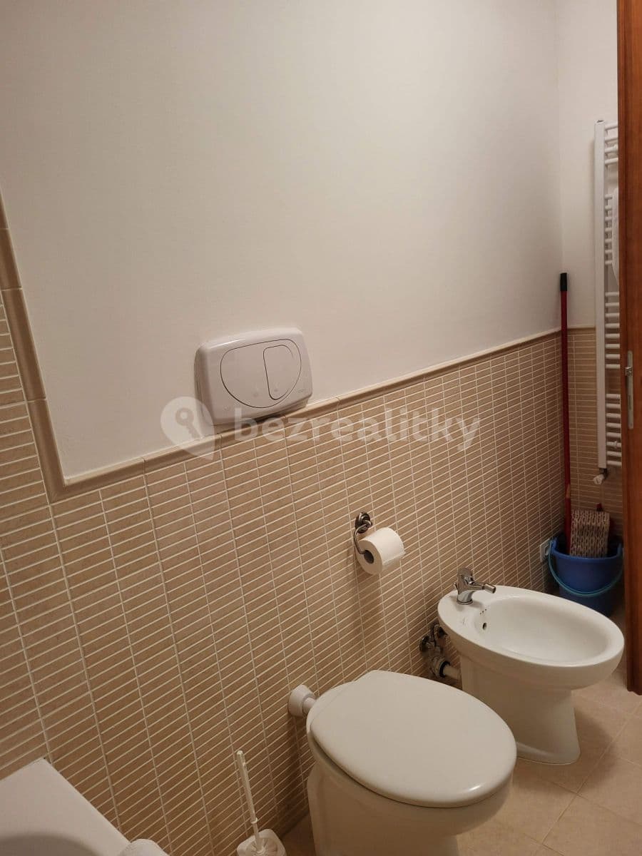 Prenájom bytu  45 m², Koubkova, Praha, Praha
