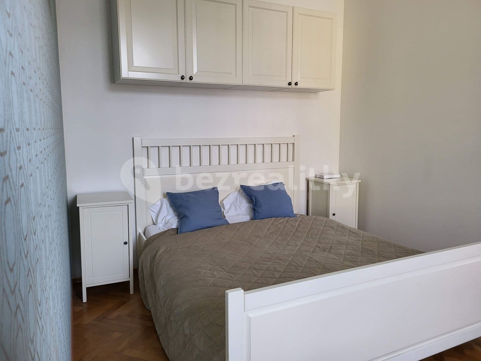 Prenájom bytu  45 m², Koubkova, Praha, Praha