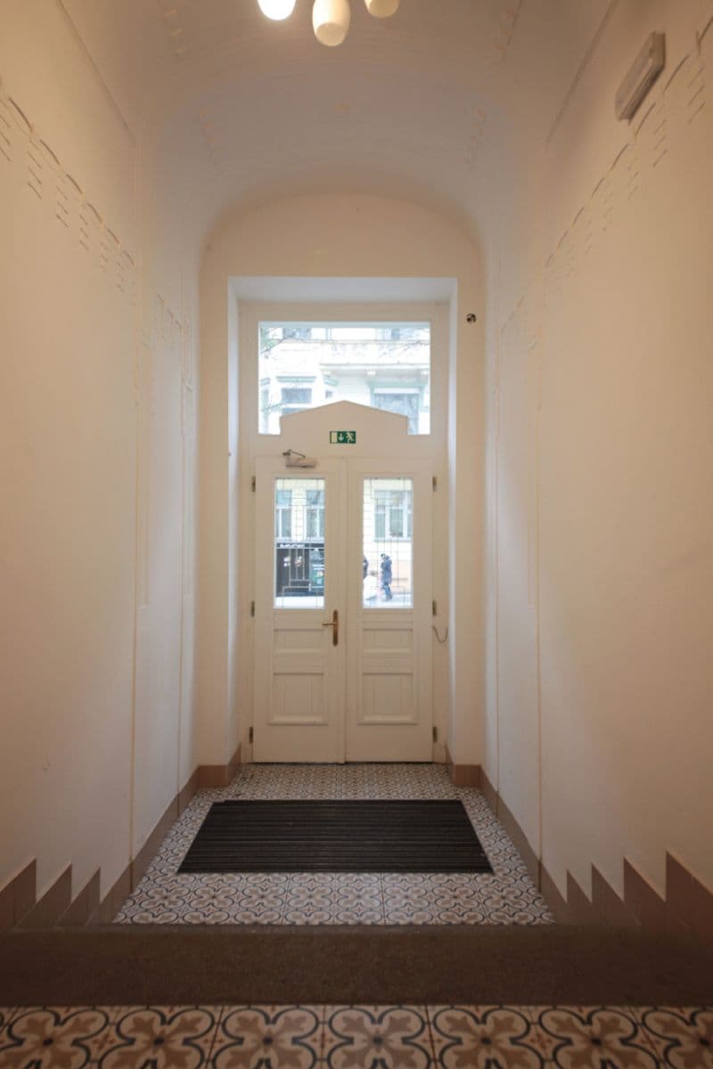 Prenájom bytu  29 m², Slavíkova, Praha, Praha