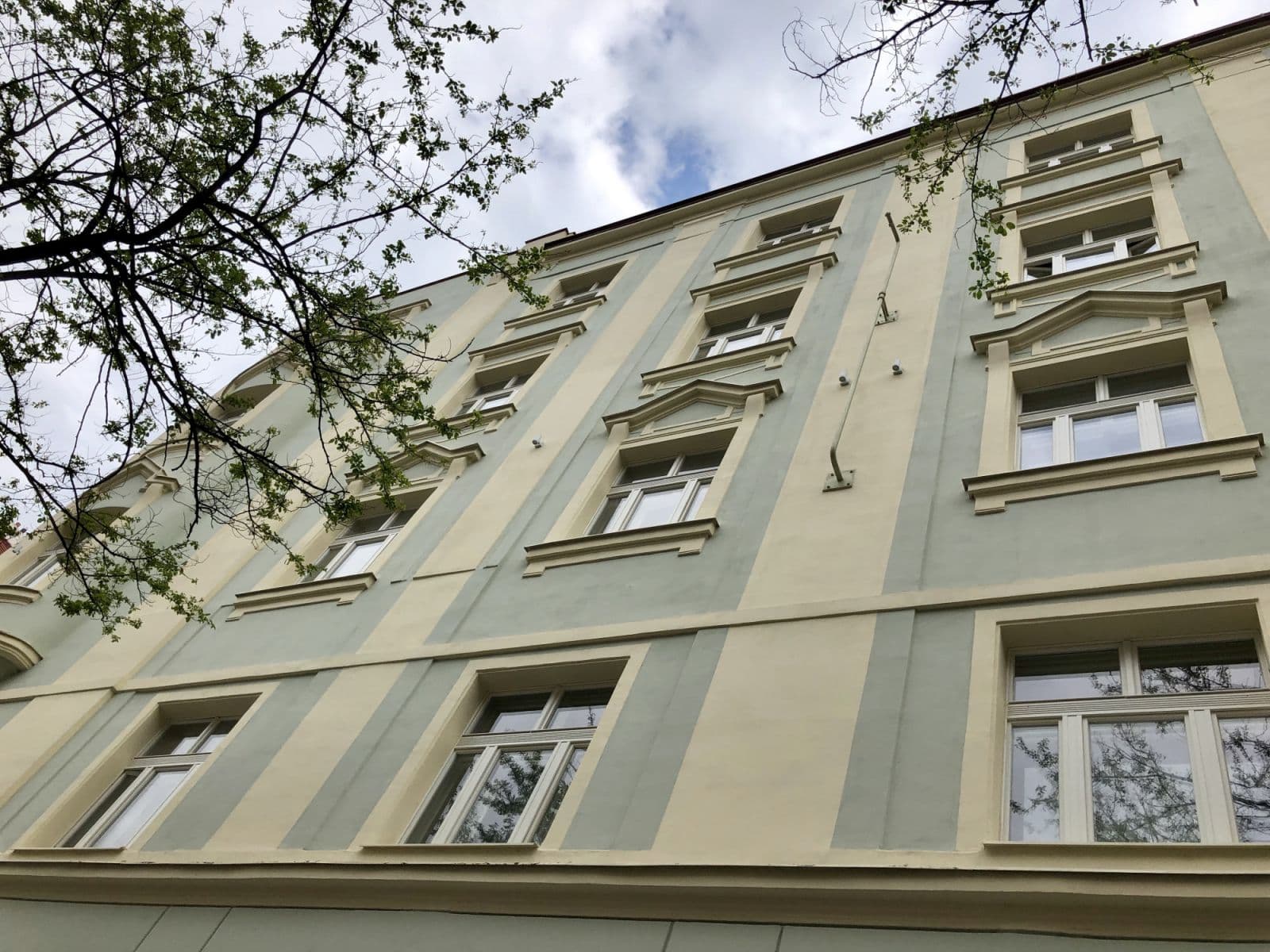 Prenájom bytu  29 m², Slavíkova, Praha, Praha