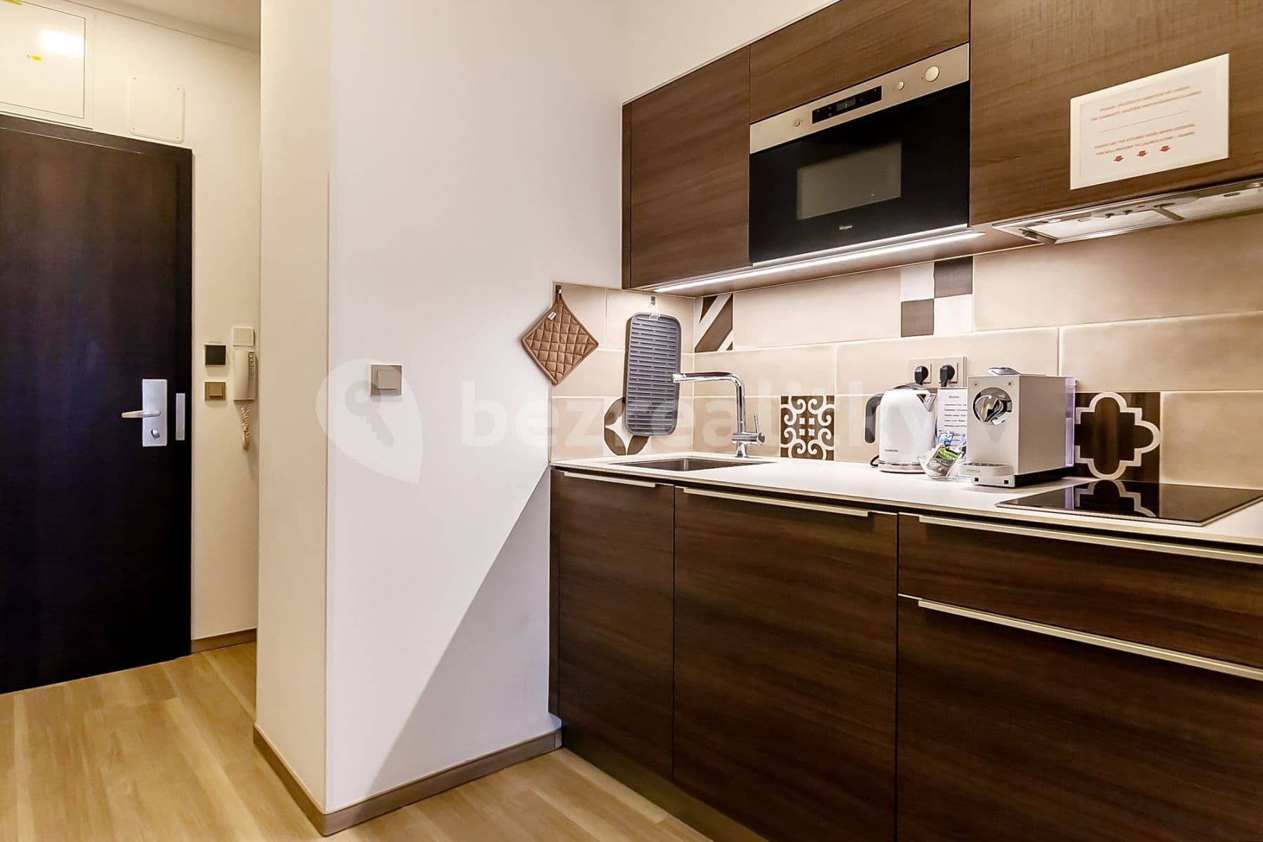 Prenájom bytu  30 m², Legerova, Praha, Praha