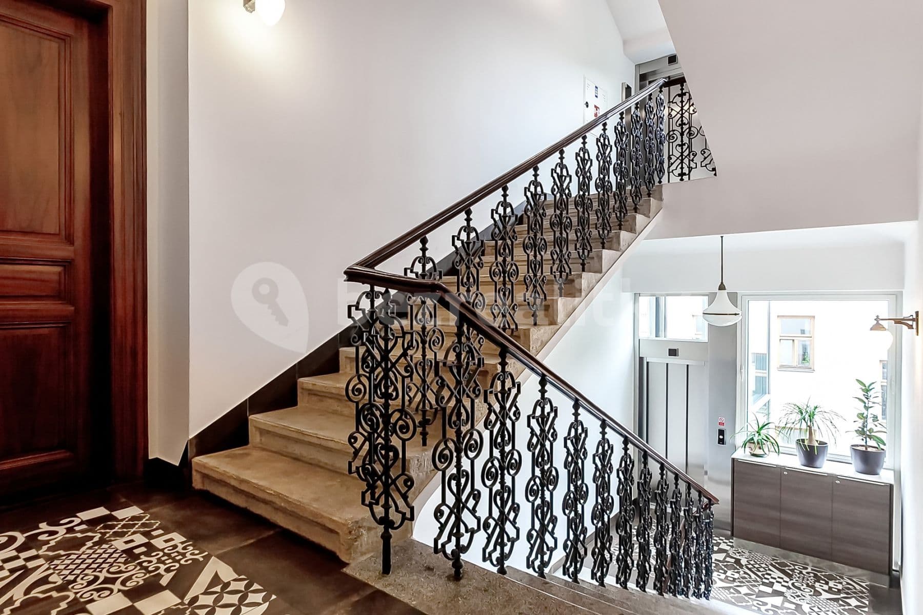 Prenájom bytu  30 m², Legerova, Praha, Praha