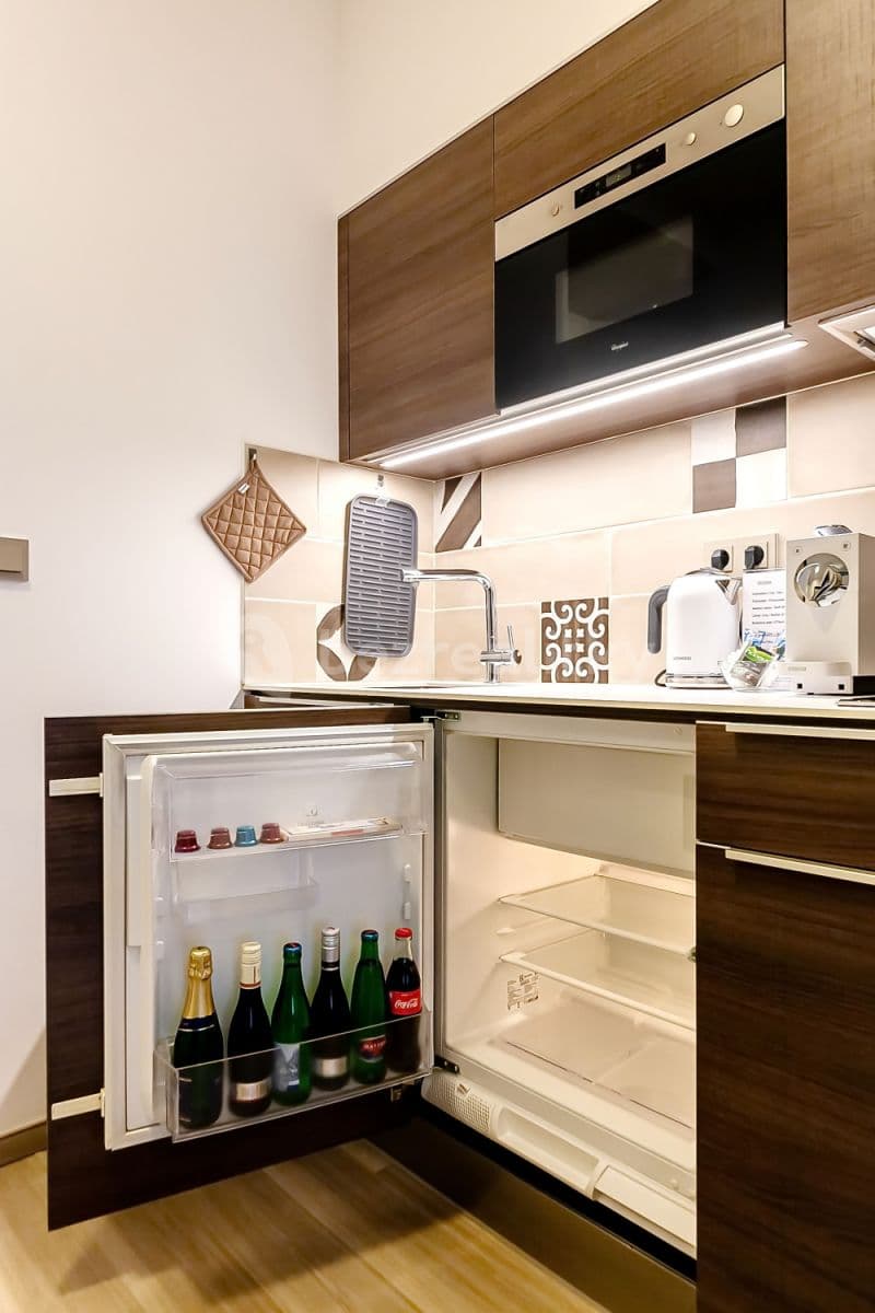 Prenájom bytu  30 m², Legerova, Praha, Praha