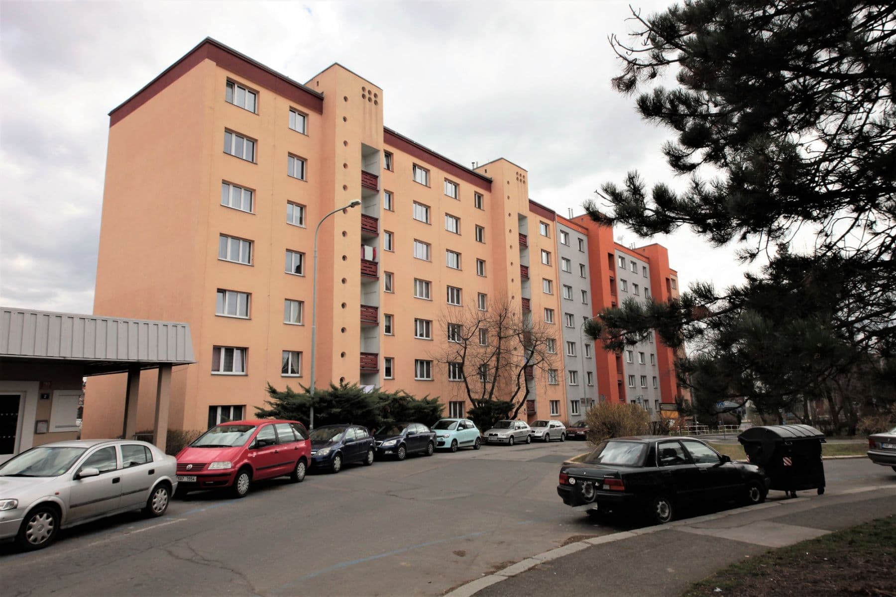 Prenájom bytu  53 m², Arabská, Praha, Praha