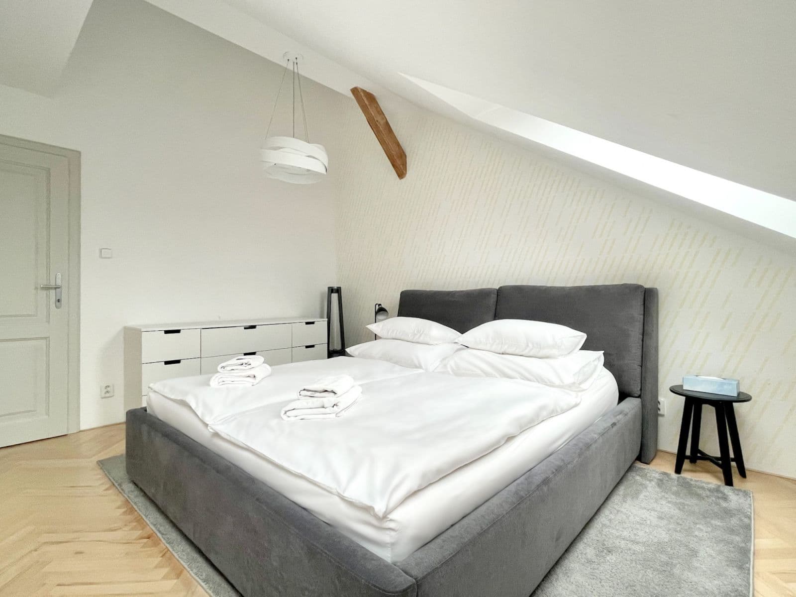 Prenájom bytu  93 m², Blanická, Praha, Praha