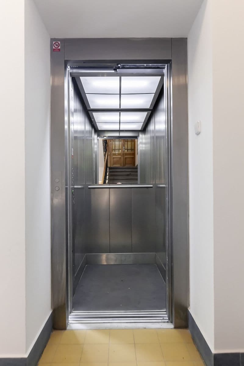 Prenájom bytu  93 m², Blanická, Praha, Praha