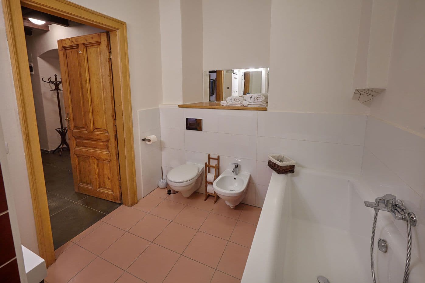 Prenájom bytu  46 m², Míšeňská, Praha, Praha