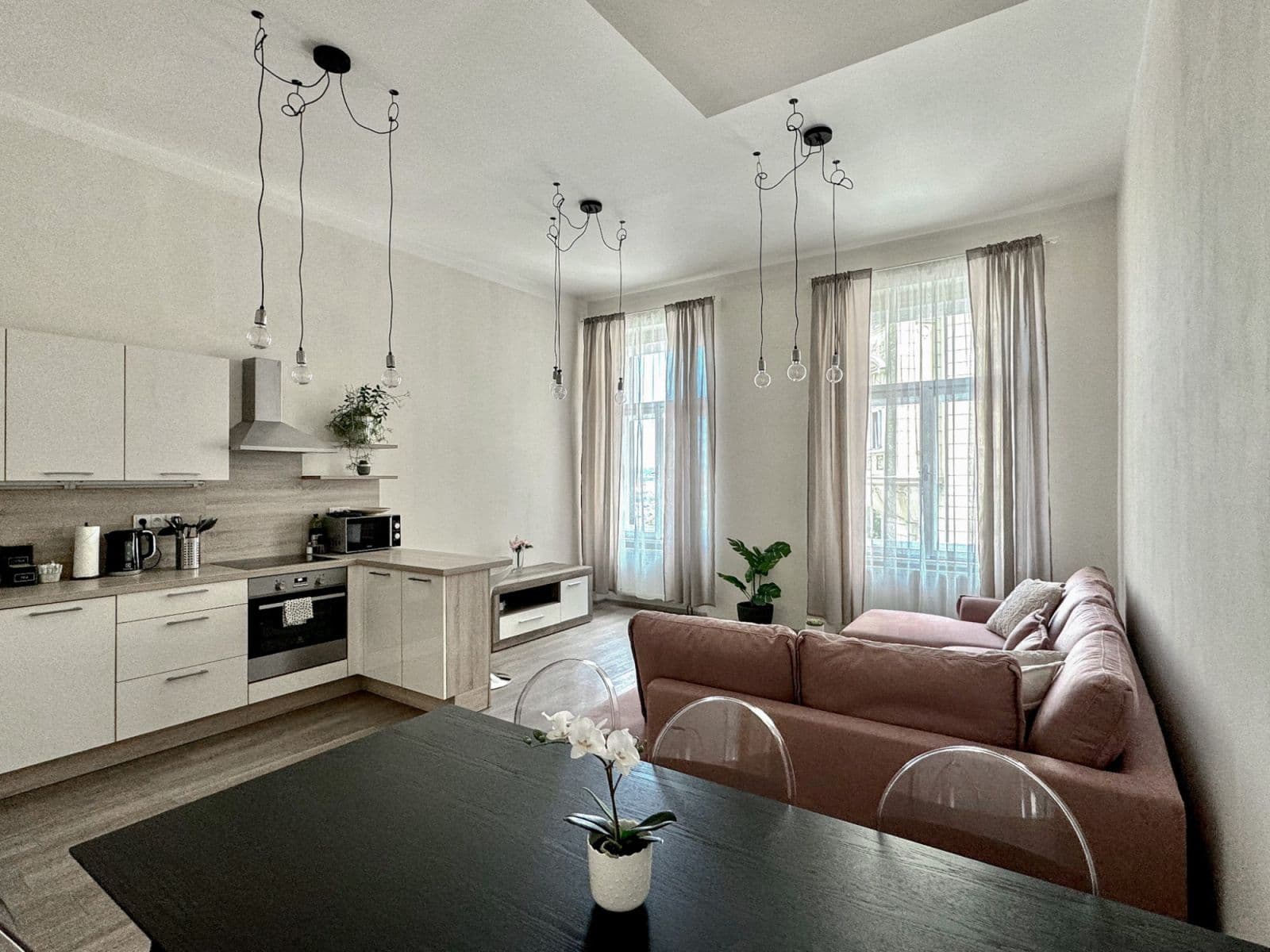 Prenájom bytu  133 m², Španělská, Praha, Praha