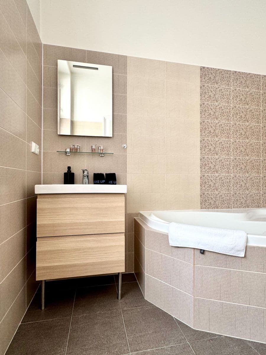 Prenájom bytu  133 m², Španělská, Praha, Praha