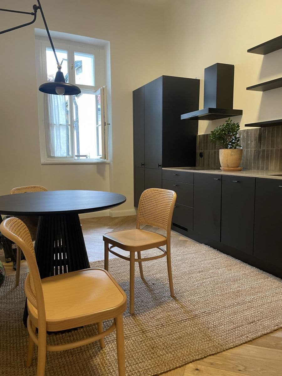 Prenájom bytu  75 m², Melantrichova, Praha, Praha