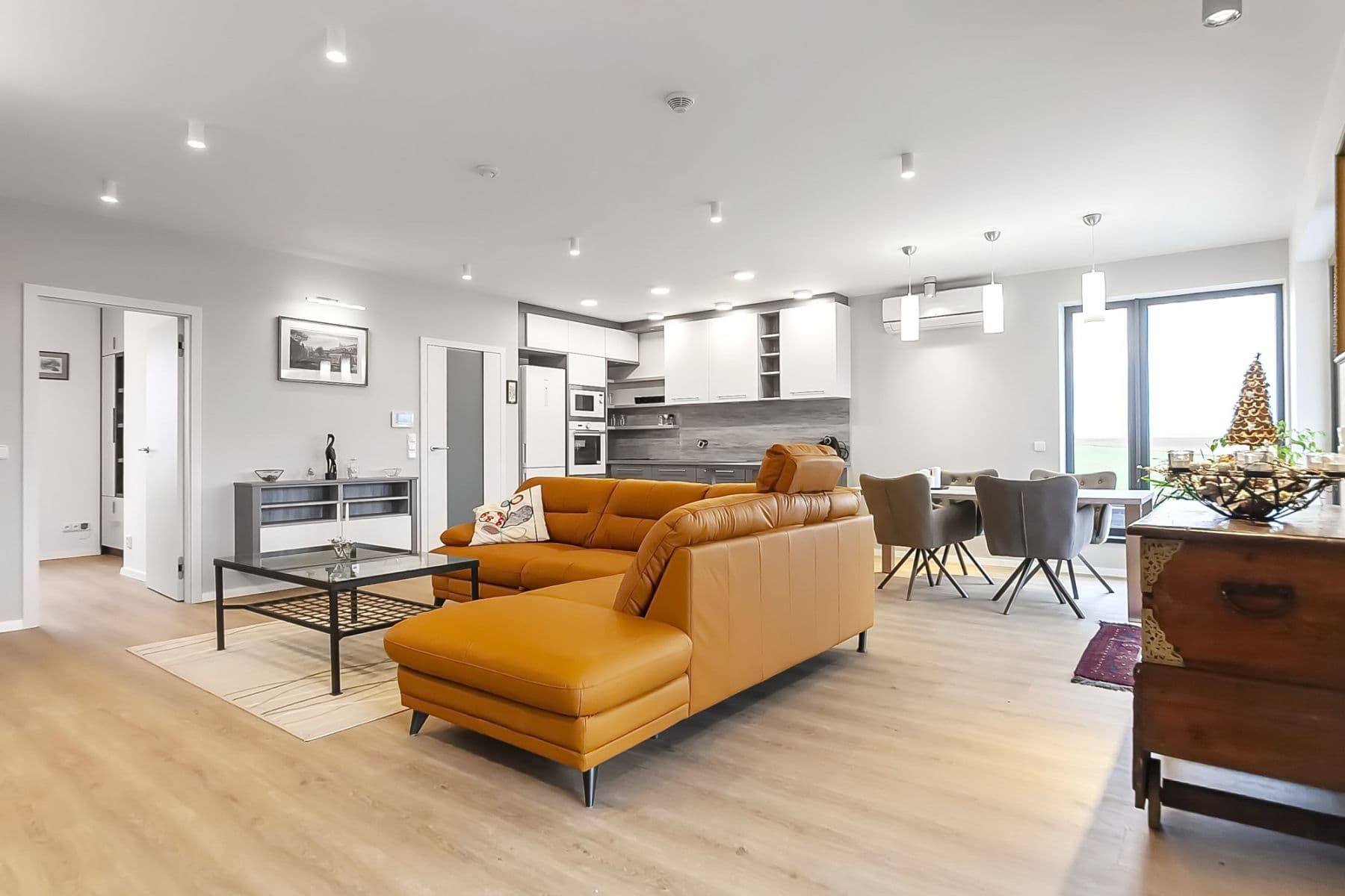 Prenájom bytu  180 m², Ibišková, Praha, Praha