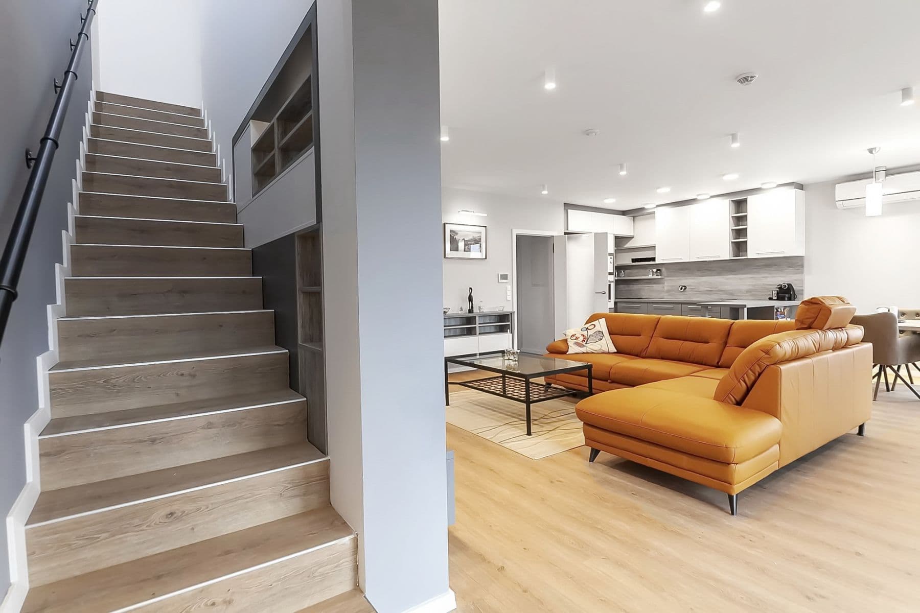 Prenájom bytu  180 m², Ibišková, Praha, Praha