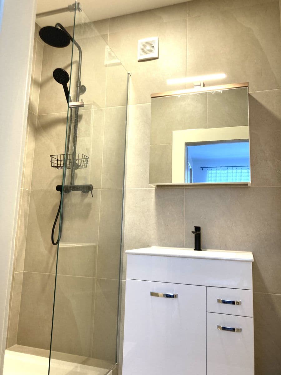 Prenájom bytu  43 m², Drahobejlova, Praha, Praha