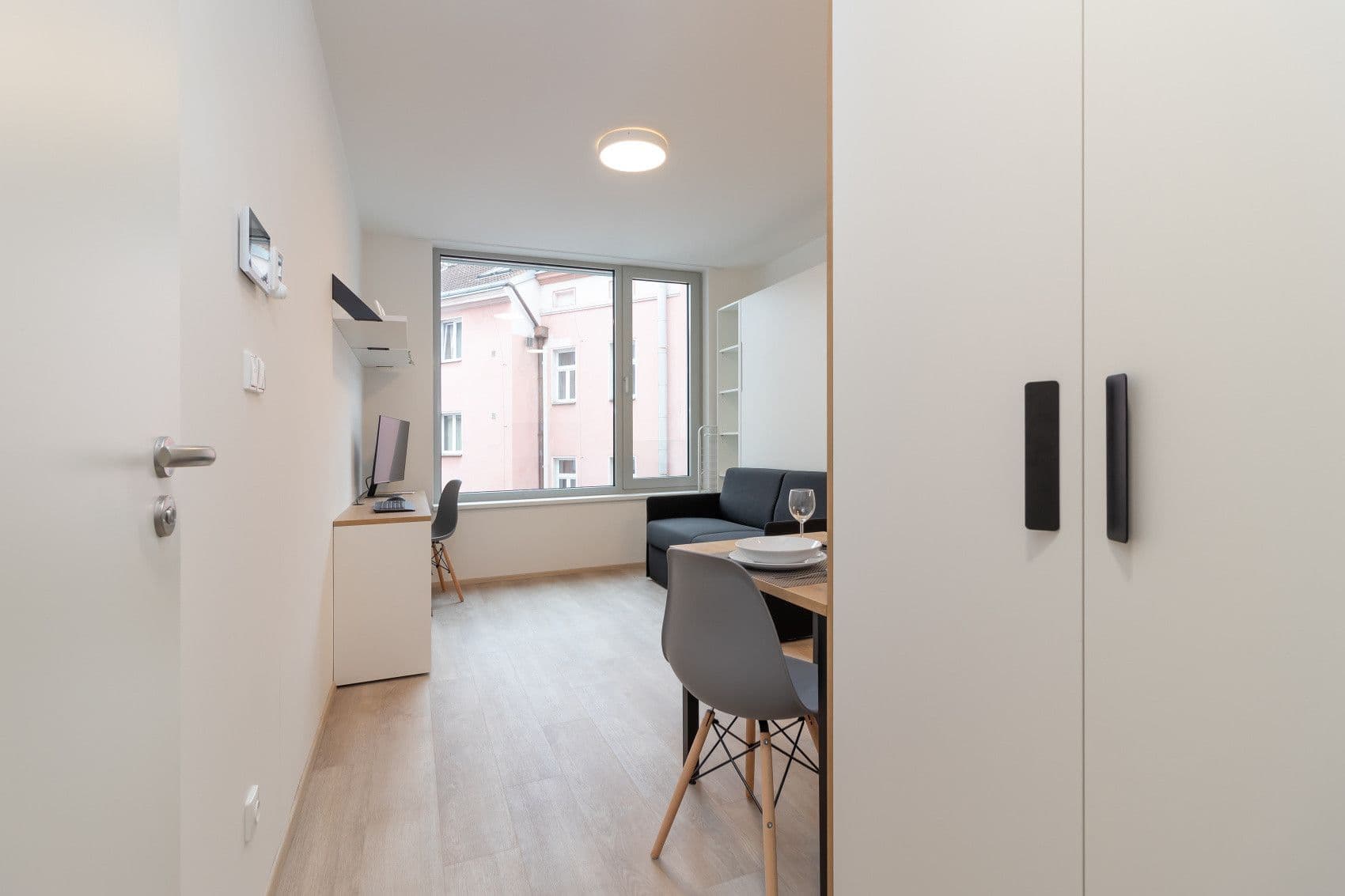 Prenájom bytu  20 m², Plzeňská, Praha, Praha