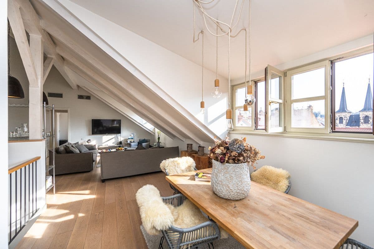 Prenájom bytu  100 m², Petrská, Praha, Praha