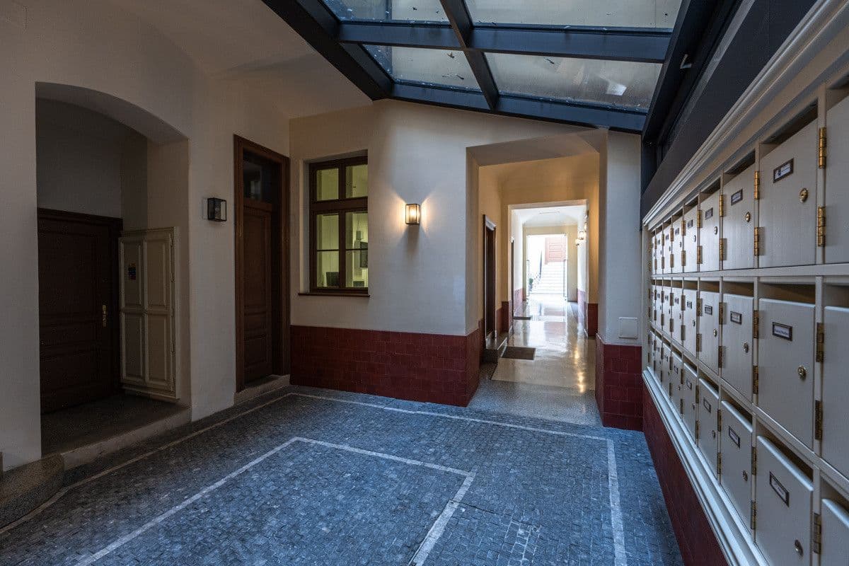 Prenájom bytu  100 m², Petrská, Praha, Praha