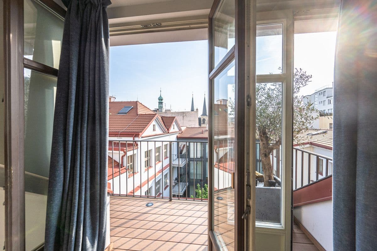 Prenájom bytu  100 m², Petrská, Praha, Praha