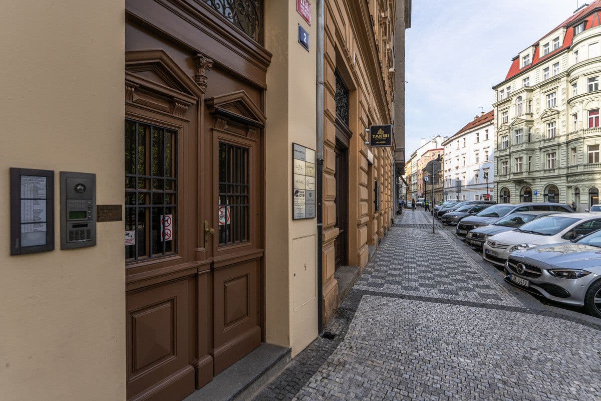 Prenájom bytu  100 m², Petrská, Praha, Praha