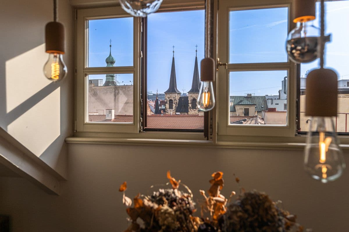 Prenájom bytu  100 m², Petrská, Praha, Praha