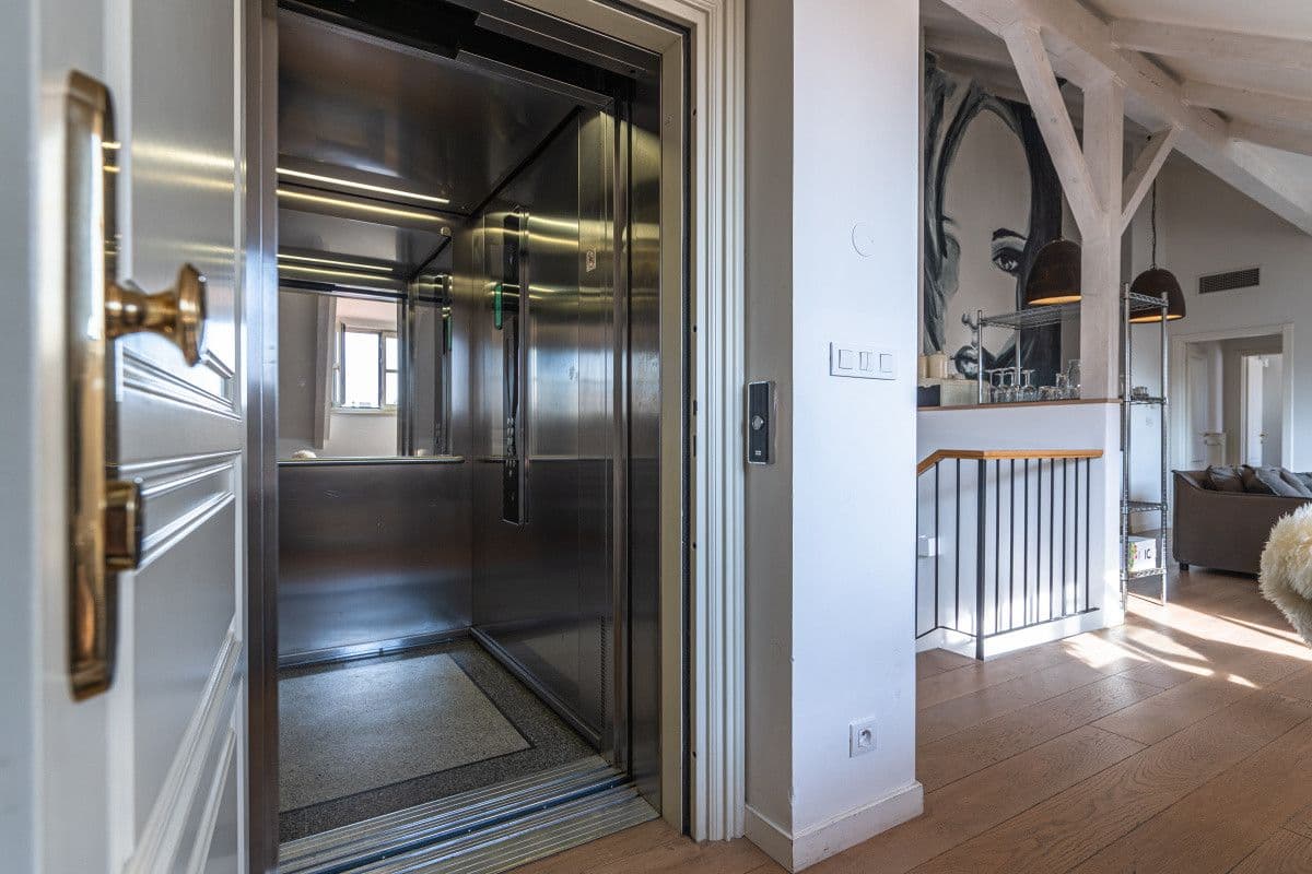 Prenájom bytu  100 m², Petrská, Praha, Praha