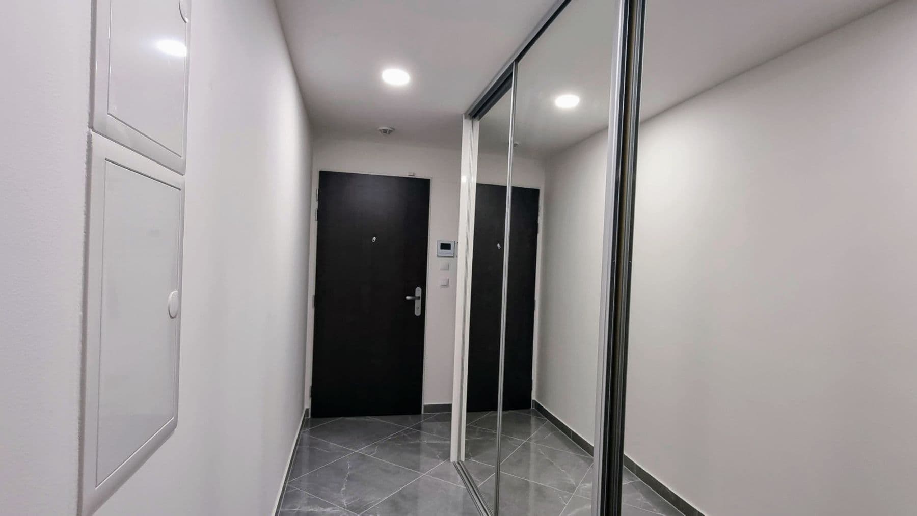 Prenájom bytu  63 m², Sokolovská, Praha, Praha