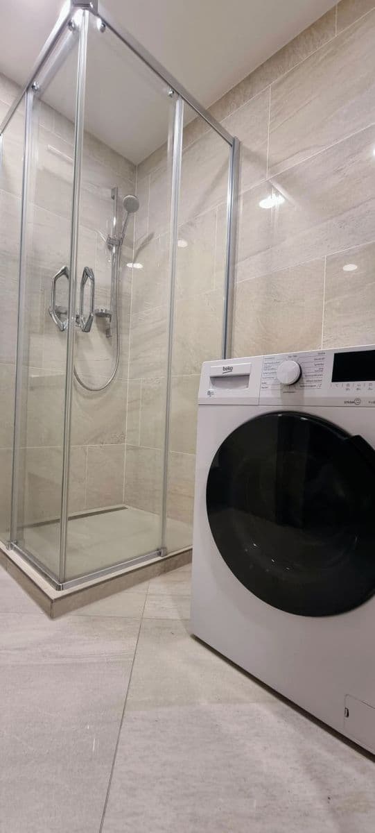 Prenájom bytu  63 m², Sokolovská, Praha, Praha