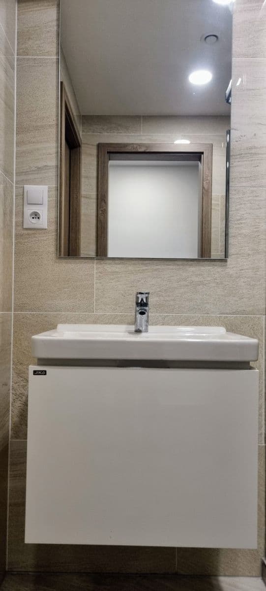 Prenájom bytu  63 m², Sokolovská, Praha, Praha