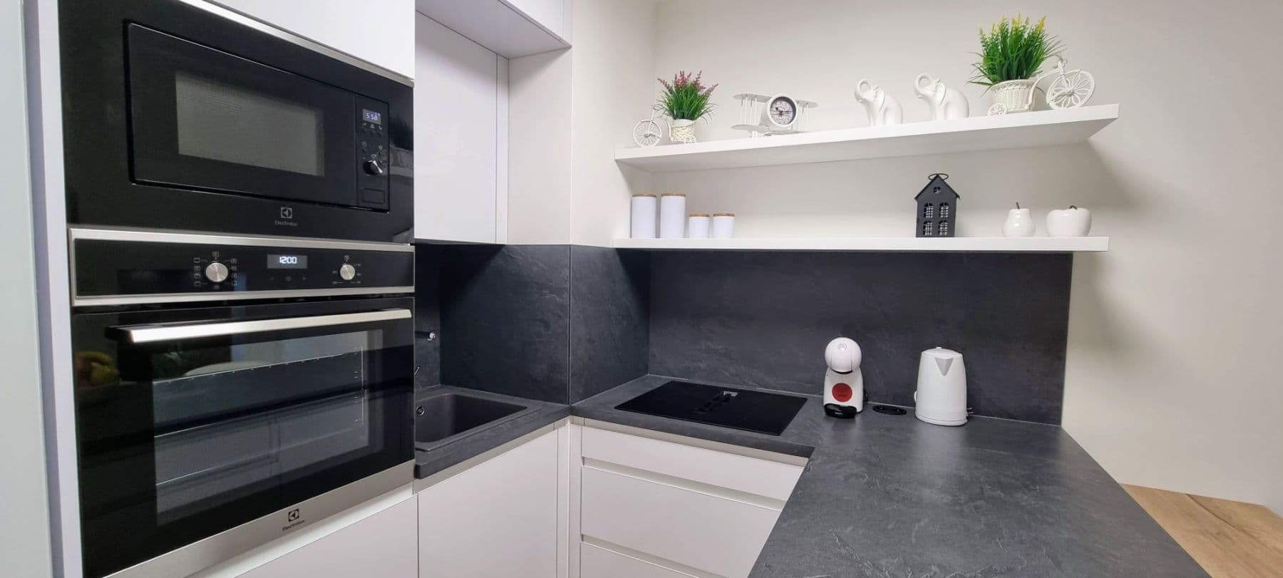 Prenájom bytu  63 m², Sokolovská, Praha, Praha