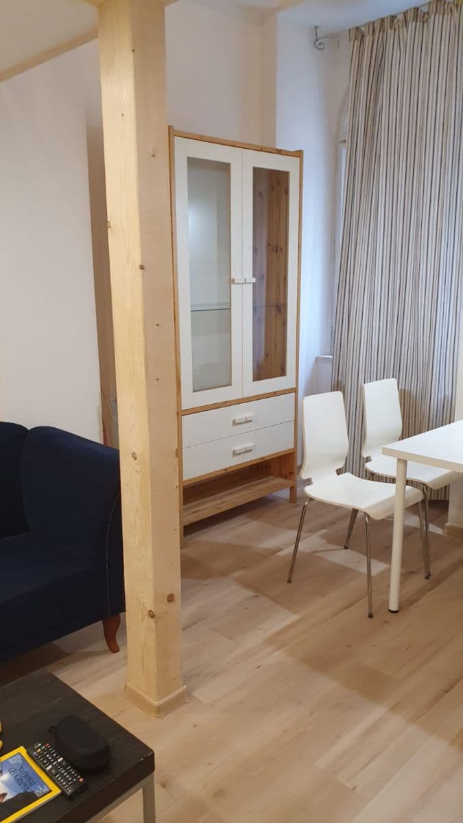 Prenájom bytu  46 m², Opatovická, Praha, Praha