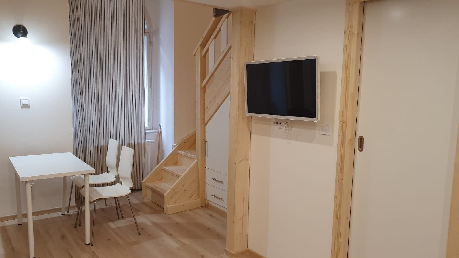 Prenájom bytu  46 m², Opatovická, Praha, Praha