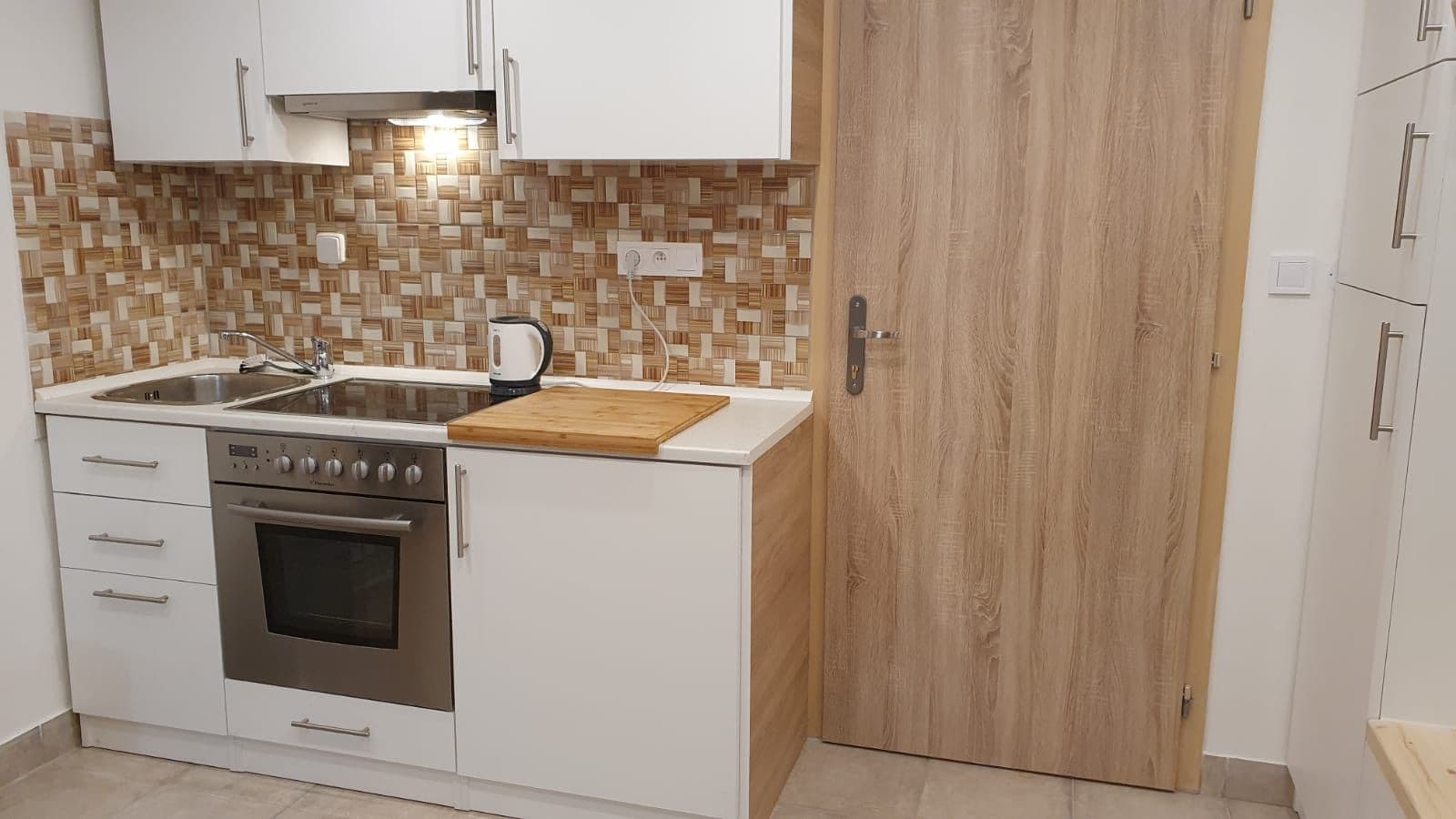 Prenájom bytu  46 m², Opatovická, Praha, Praha