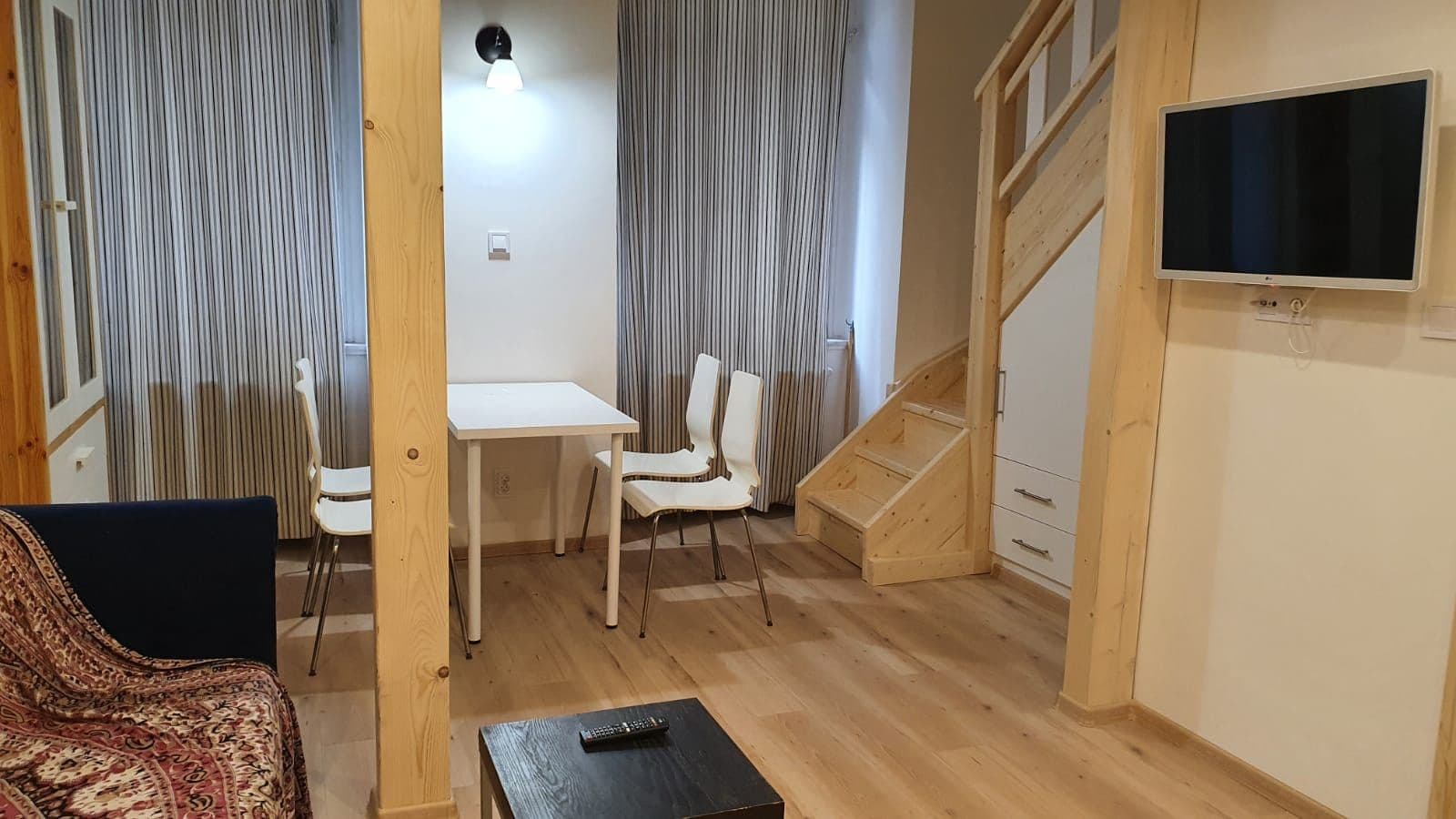 Prenájom bytu  46 m², Opatovická, Praha, Praha