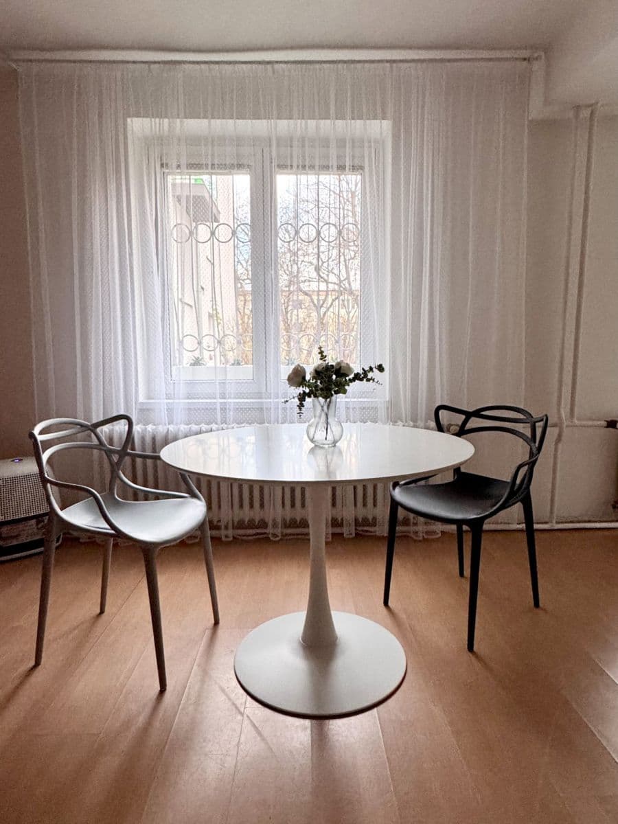 Prenájom bytu  35 m², Na Okraji, Praha, Praha