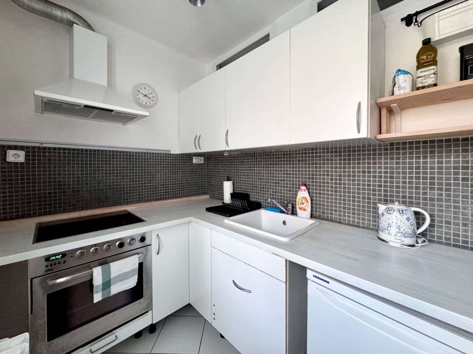 Prenájom bytu  35 m², Na Okraji, Praha, Praha