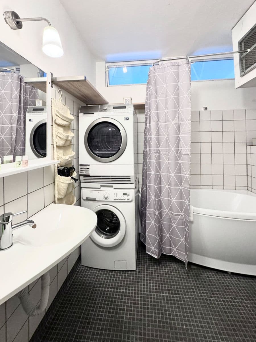 Prenájom bytu  35 m², Na Okraji, Praha, Praha