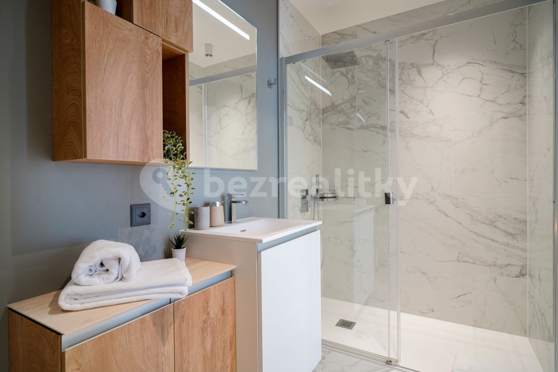 Prenájom bytu  30 m², Legerova, Praha, Praha