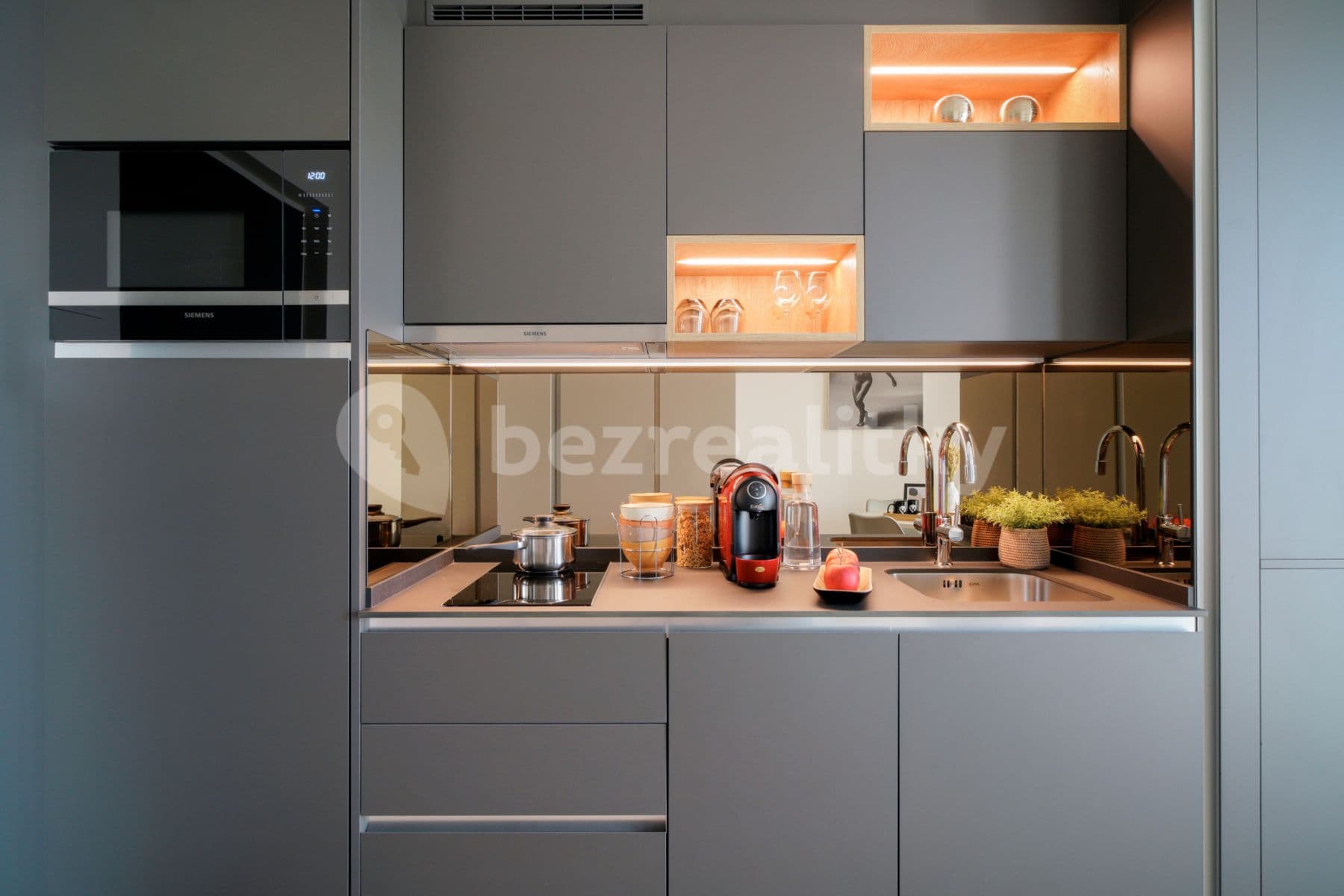 Prenájom bytu  30 m², Legerova, Praha, Praha