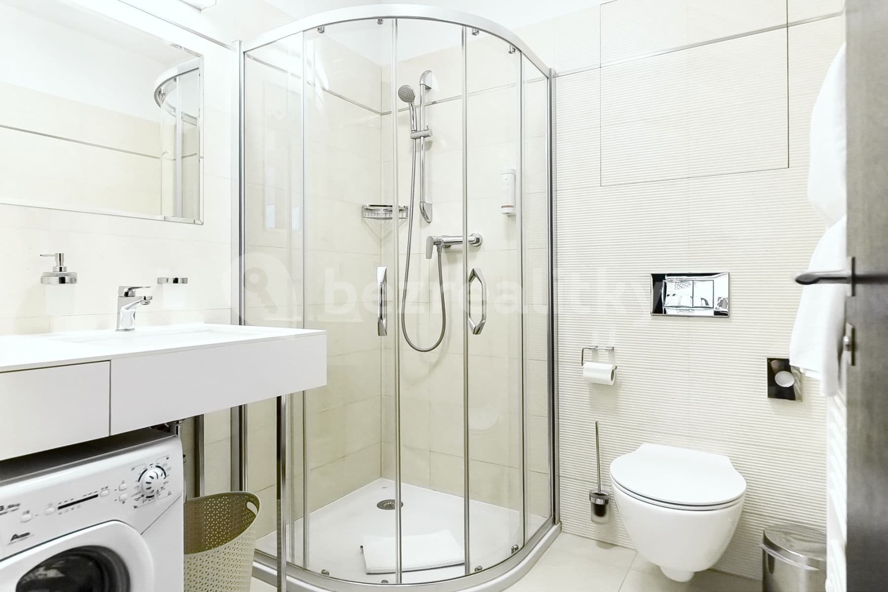 Prenájom bytu  30 m², Legerova, Praha, Praha