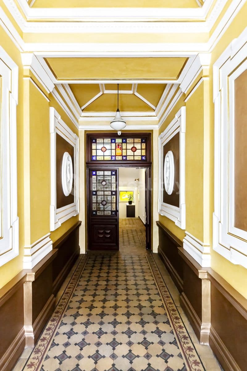 Prenájom bytu  30 m², Legerova, Praha, Praha