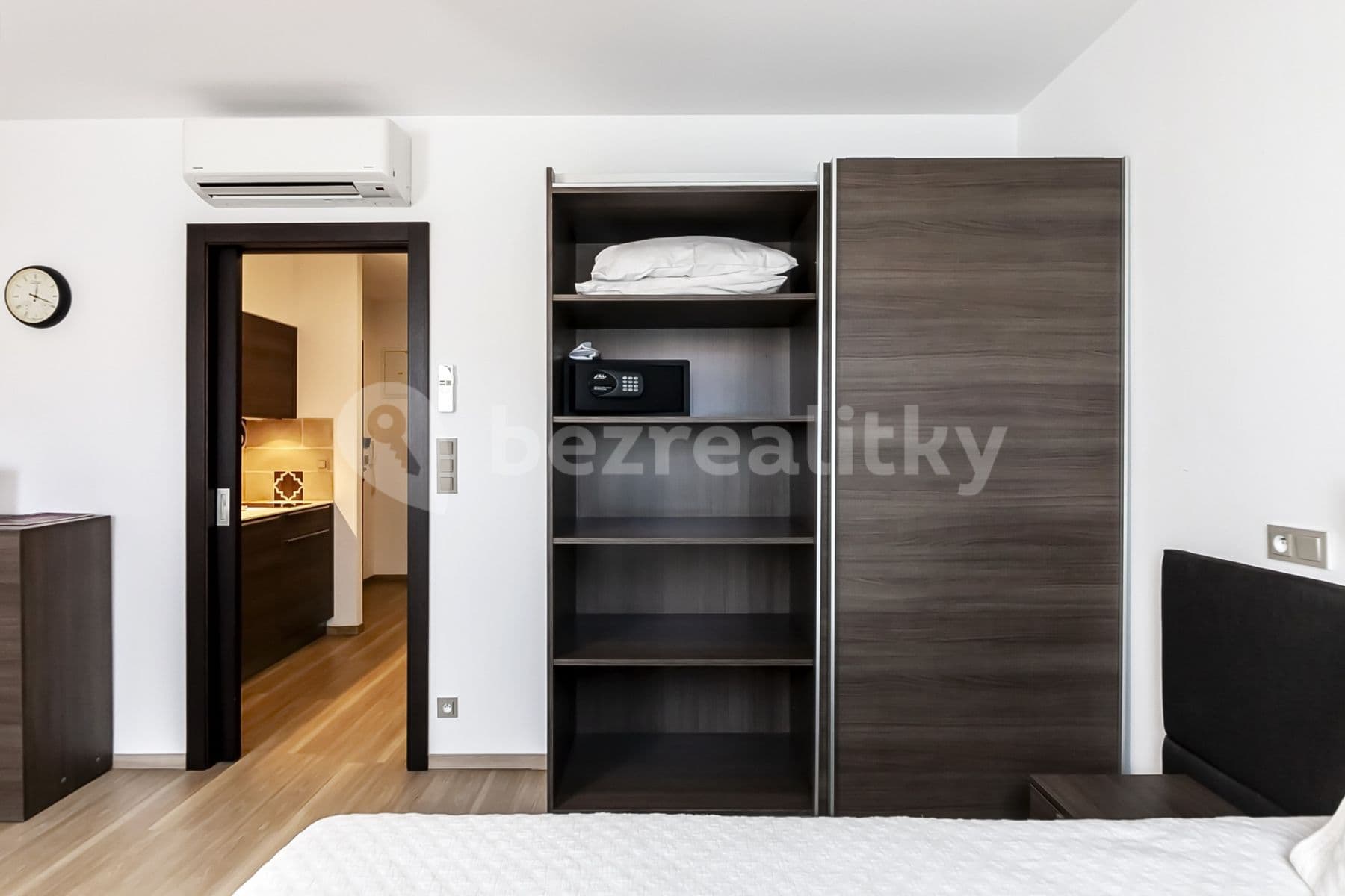 Prenájom bytu  30 m², Legerova, Praha, Praha