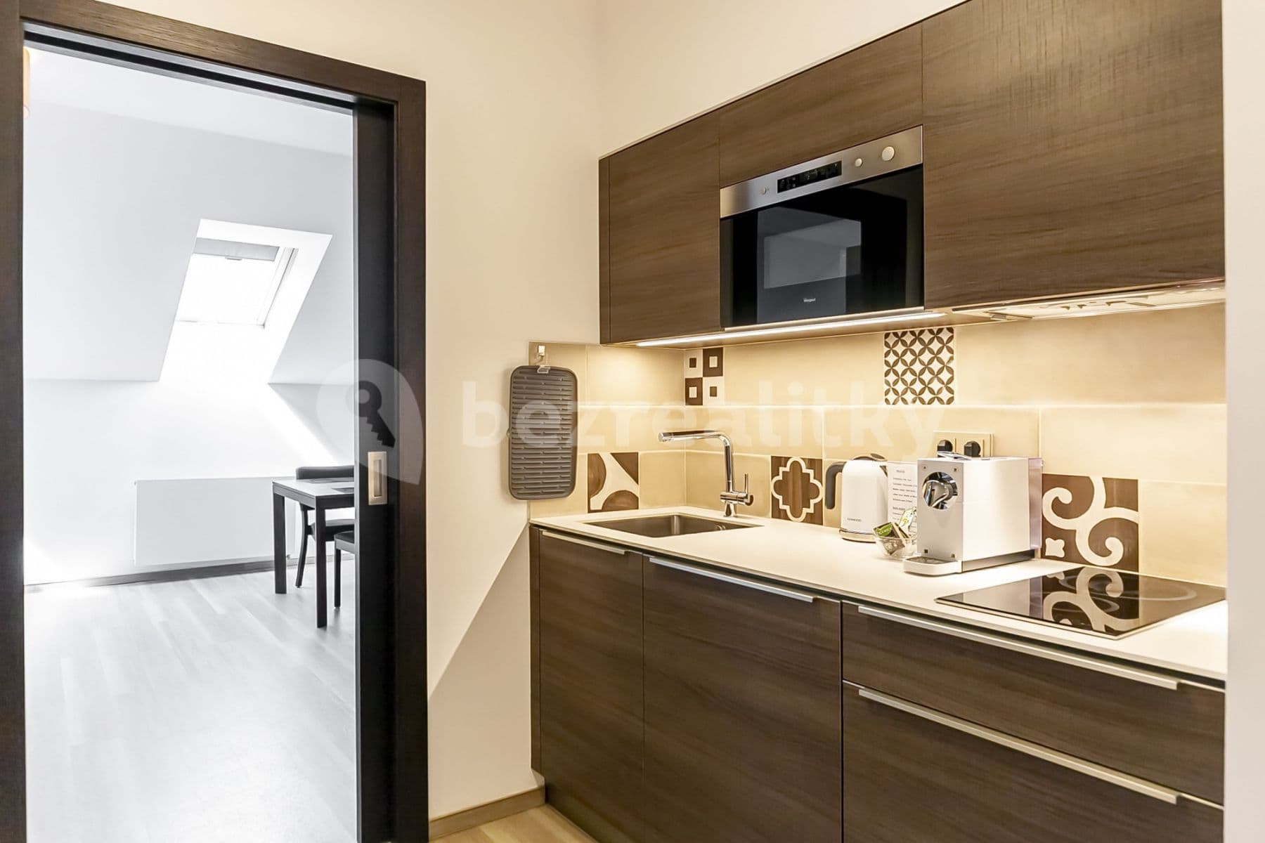 Prenájom bytu  30 m², Legerova, Praha, Praha