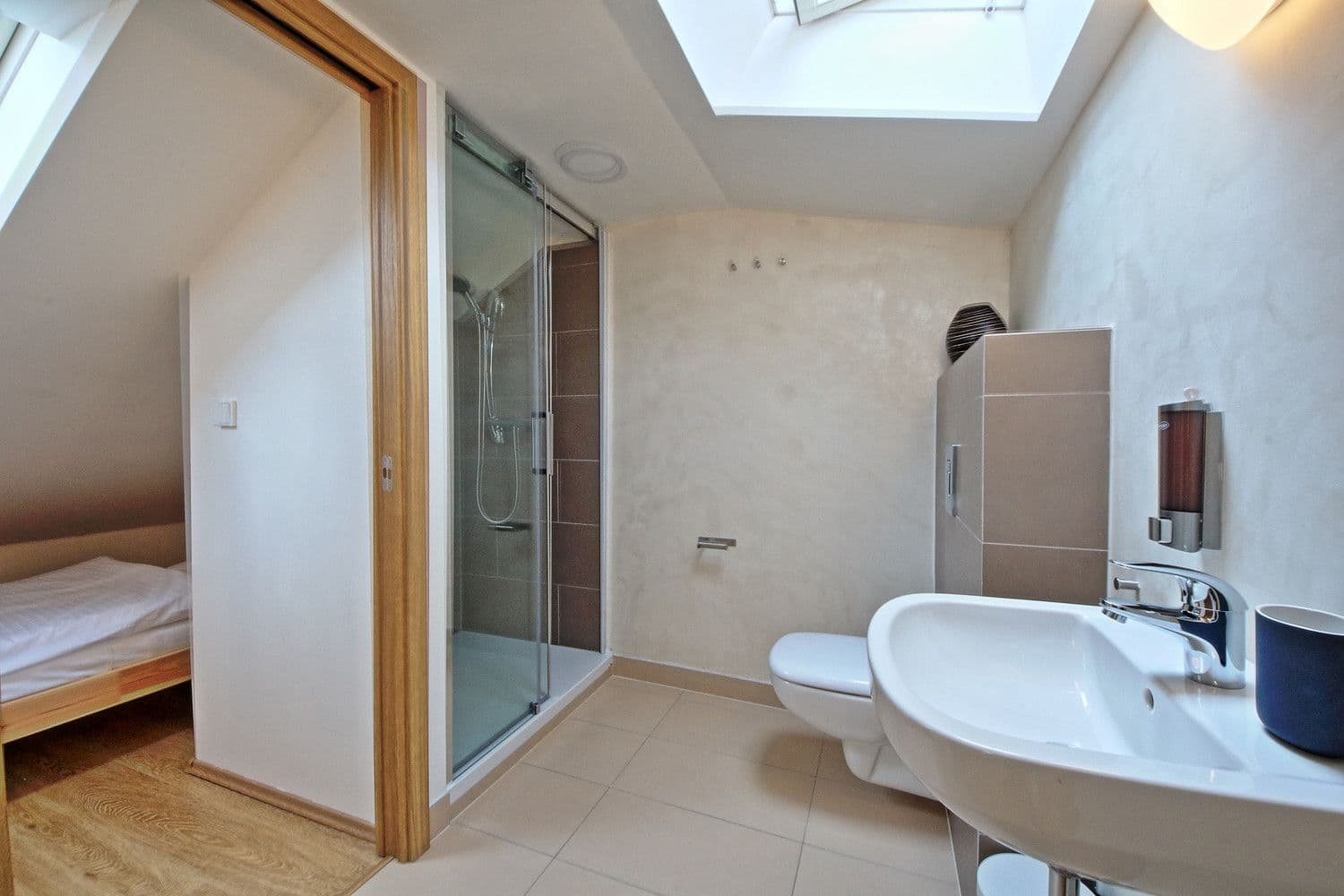 Prenájom bytu  110 m², Na Bojišti, Praha, Praha