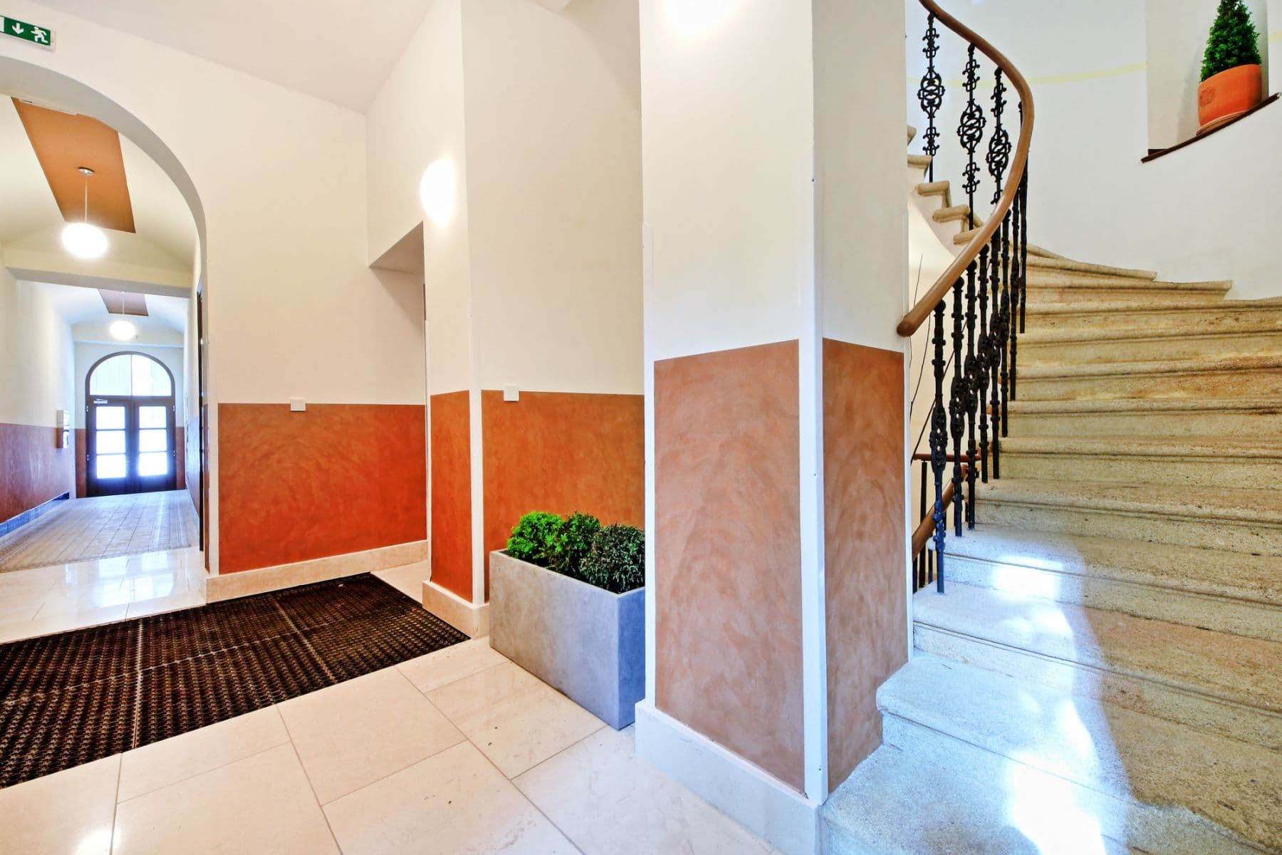 Prenájom bytu  110 m², Na Bojišti, Praha, Praha